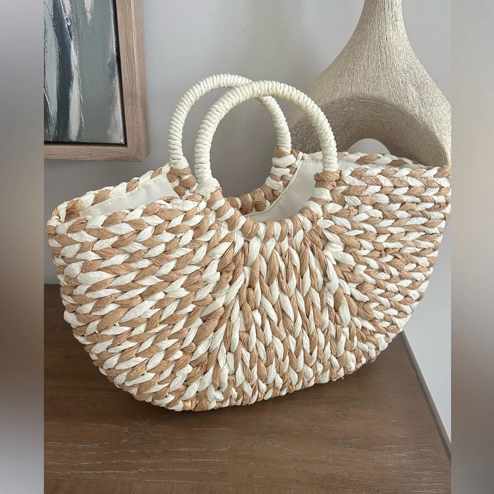 Stylish Tan and Cream Woven Tote Bag - Picture 1 of 4